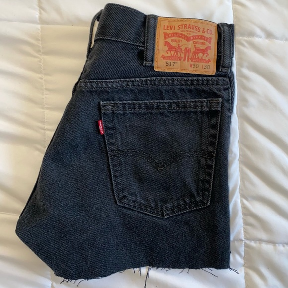 ‼️SOLD‼️LEVIS black jean shorts - Picture 3 of 3